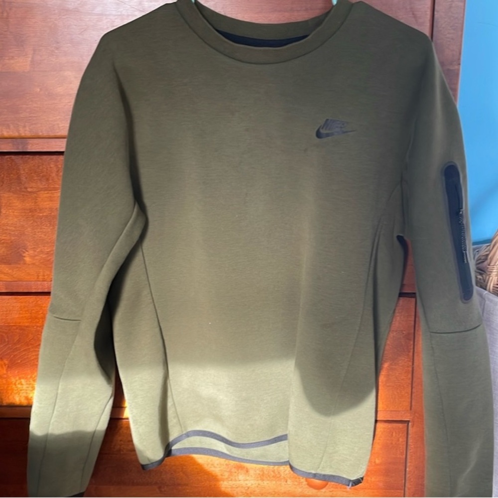 Green Nike Tech Fleece Sweater